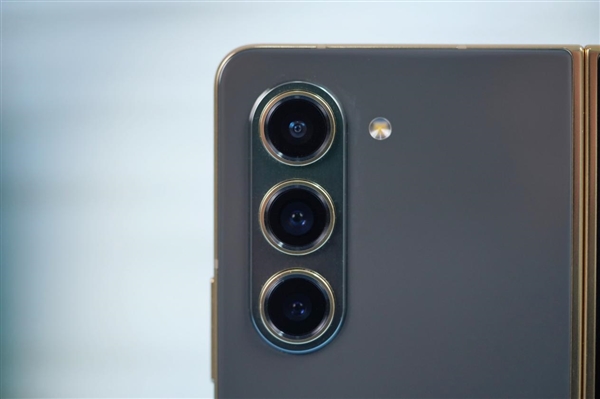 15999元輕薄大折疊旗艦！三星W24圖賞