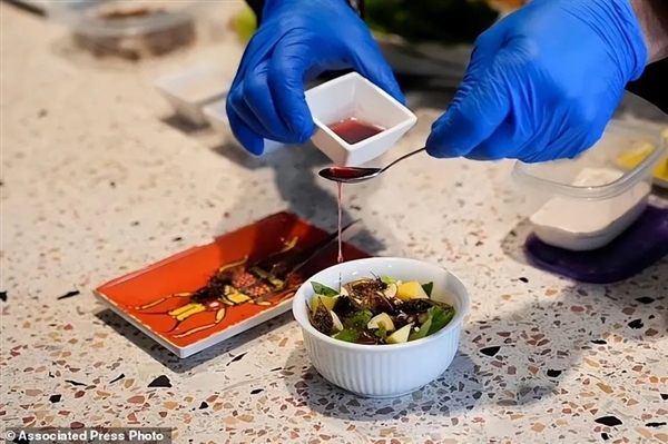 從質(zhì)疑到接受！數(shù)萬億只蟬將出土：美國開始學(xué)習(xí)中國人吃蟬