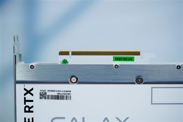 純白高顏值！影馳20周年款RTX 4070顯卡圖賞