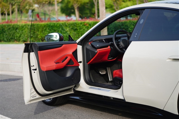 這顏值一眼種草！小米SU7雅灰圖賞