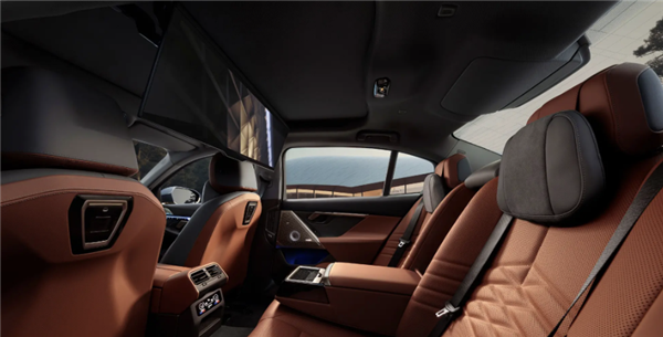 7系同款內(nèi)飾：寶馬新5系細(xì)節(jié)曝光 選它還是奔馳E