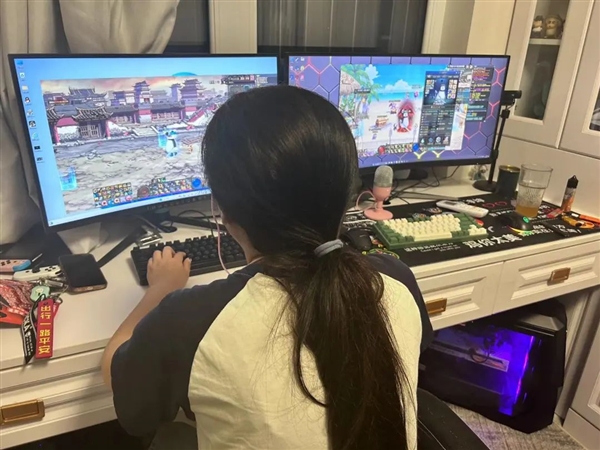 50歲老媽退休后 決定和我一起玩DNF