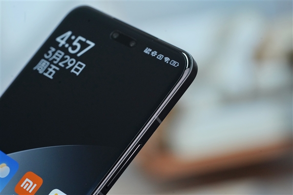 黑白經(jīng)典撞色！小米Civi4 Pro黑與白版圖賞