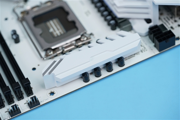 支持DDR5+3個M.2 SSD！影馳B760金屬大師主板D5 Wi-Fi白金版圖賞