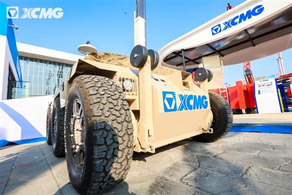 《流浪地球2》中的自主跟隨機(jī)器人首次亮相：可越障、涉水