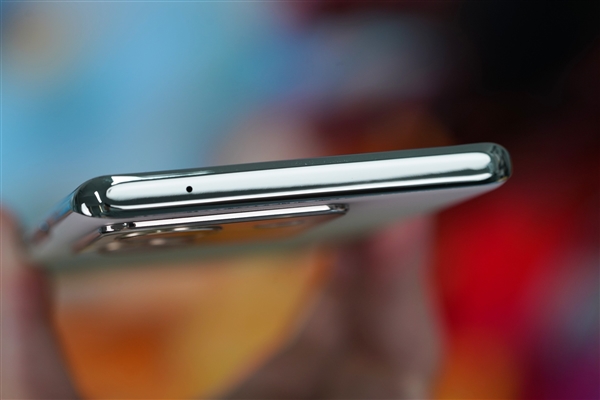 vivo史上最輕薄5000mAh手機(jī)！vivo Y100圖賞