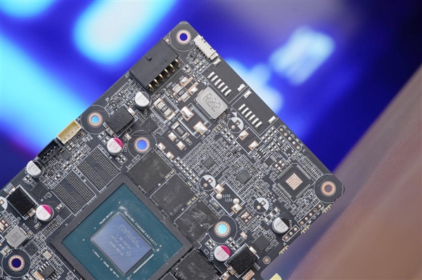 超級IP破次元壁！索泰RTX 4070 SUPER 12GB毒液聯(lián)名顯卡圖賞