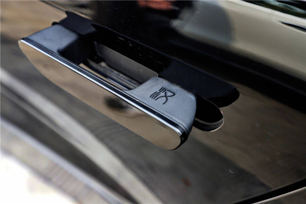 撞車了車門打不開 今天我想再罵罵隱藏式門把手