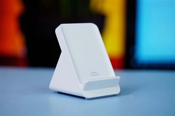 49分鐘充滿小米14 Ultra！小米80W升降式風(fēng)冷無(wú)線充套裝圖賞