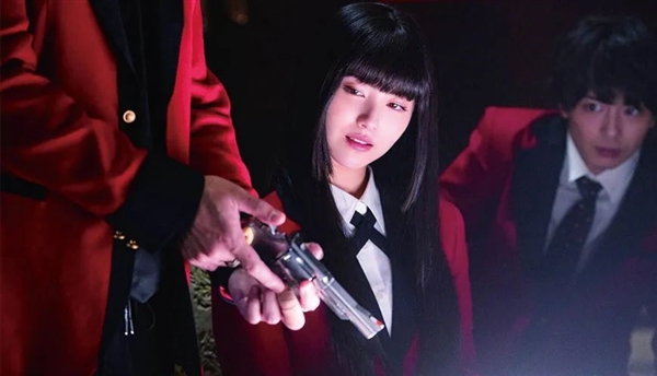 我玩了一盤賭命的俄羅斯輪盤：贏了一箱子美金、一輛二手車