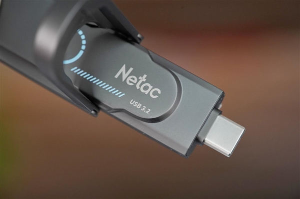 狂飆支持1000MB/s！朗科US9高速固態(tài)U盤圖賞