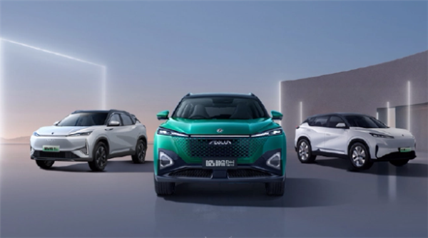 不到10萬(wàn)就能拿下！搭載1.5T雙電機(jī)混動(dòng)系統(tǒng) 東風(fēng)風(fēng)神皓瀚上市