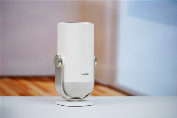 一體式云臺(tái)設(shè)計(jì) 各角度隨意投！當(dāng)貝Smart 1圖賞