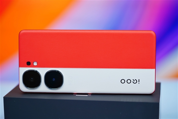 紅白撞色太吸睛！iQOO Neo9紅白魂圖賞