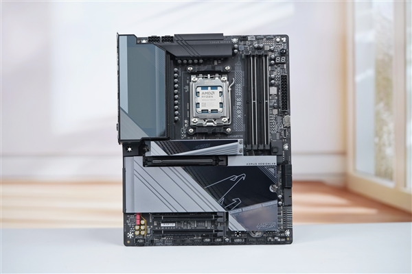 AI自動超頻！技嘉X870E AORUS MASTER超級雕主板圖賞