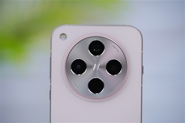 超窄物理四等邊屏幕！OPPO Find X8圖賞