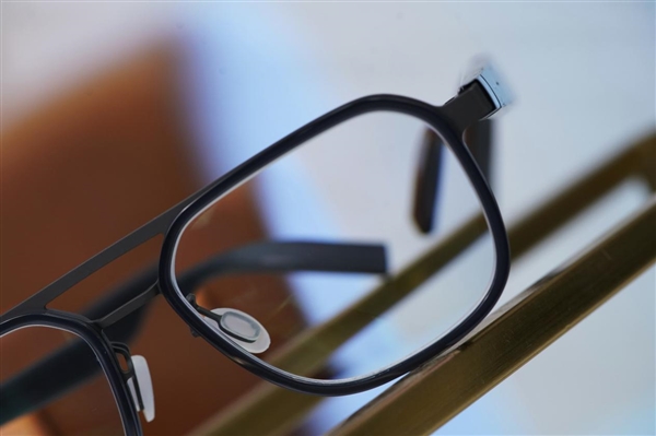 30.9克超輕設(shè)計(jì)！界環(huán)AI音頻眼鏡圖賞