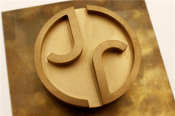 馬斯克銳評(píng)捷豹新Logo宣傳片：你們是賣車的嗎