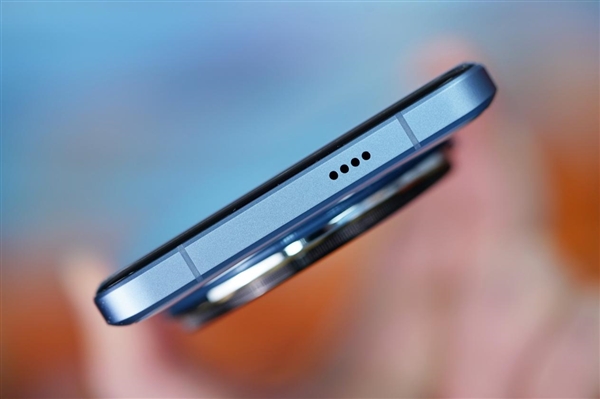 小米2024開(kāi)年最強(qiáng)旗艦！小米14 Ultra龍晶藍(lán)影像套裝圖賞