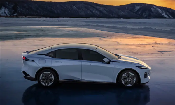 進(jìn)一步降低購(gòu)買門檻 長(zhǎng)安深藍(lán)SL03全新增程版來了 純電續(xù)航100公里