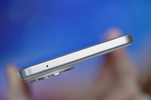 充電一次玩游戲14小時(shí)！vivo S19圖賞