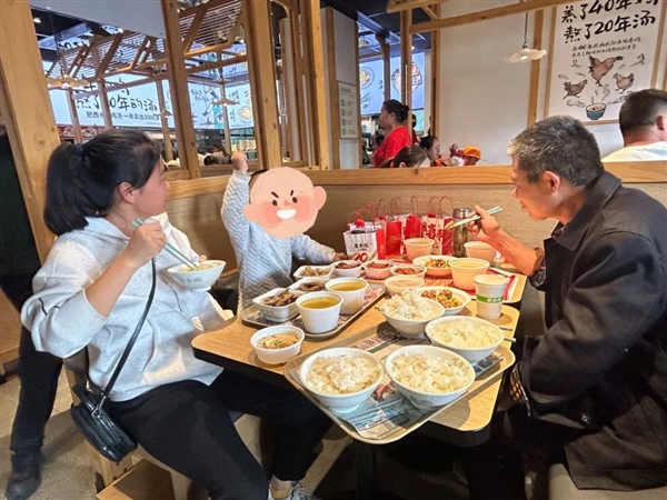 請全國人民免費吃飯 老鄉(xiāng)雞還真不把老鄉(xiāng)當外人