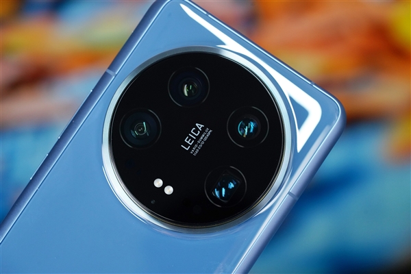 小米2024開(kāi)年最強(qiáng)旗艦！小米14 Ultra龍晶藍(lán)影像套裝圖賞