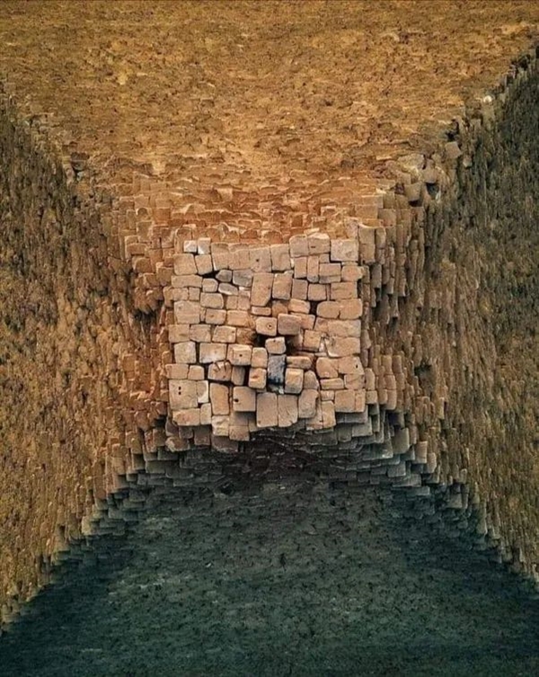 金字塔的頂部是什么樣的？終于開(kāi)眼了