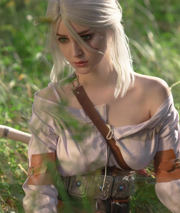 俄羅斯辣妹COS《巫師3》希里美圖：半遮半掩熱辣身材