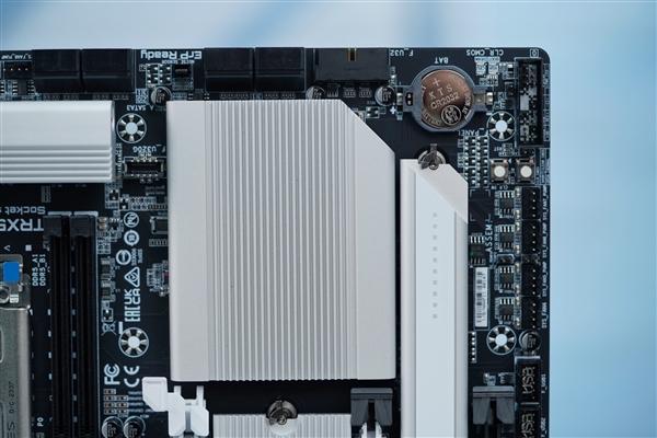 支持AMD銳龍線程撕裂者7000！技嘉TRX50 AERO D主板圖賞