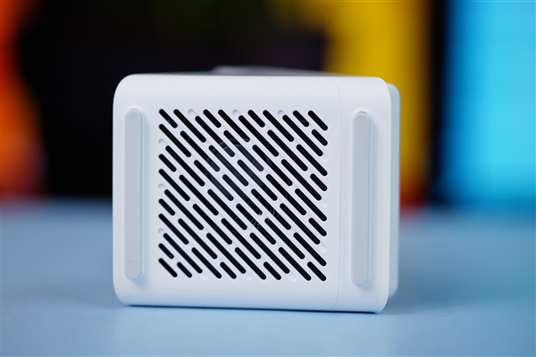 49分鐘充滿小米14 Ultra！小米80W升降式風(fēng)冷無(wú)線充套裝圖賞