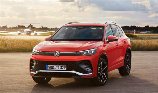 大眾“頭牌SUV”途觀正式發(fā)布：內(nèi)飾外觀全部換新 電動(dòng)味十足