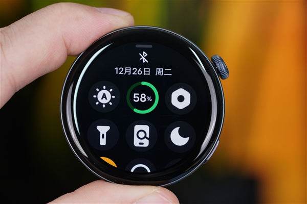 高顏值3D弧面表鏡！iQOO WATCH圖賞