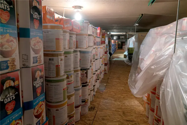 末日救生包在美國(guó)賣(mài)瘋了！還有人花幾百萬(wàn)美元買(mǎi)地下掩體