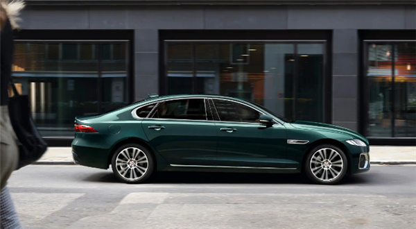 落地不到30萬！定位中大型車 降價后的捷豹XFL不比3系香？