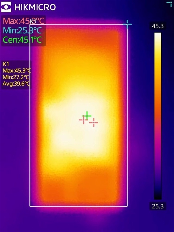 ROG 8 Pro上手：性能釋放激進(jìn) 安兔兔跑分最高的驍龍旗艦