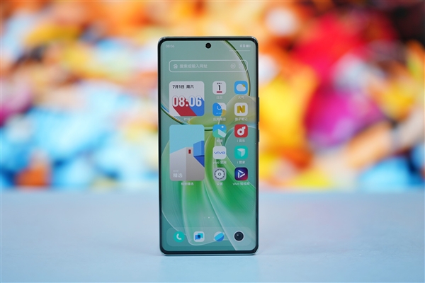 vivo史上最輕薄5000mAh手機(jī)！vivo Y100圖賞