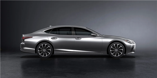 87.8萬起售對標(biāo)寶馬7系 新款雷克薩斯LS上市：終于有CarPlay了