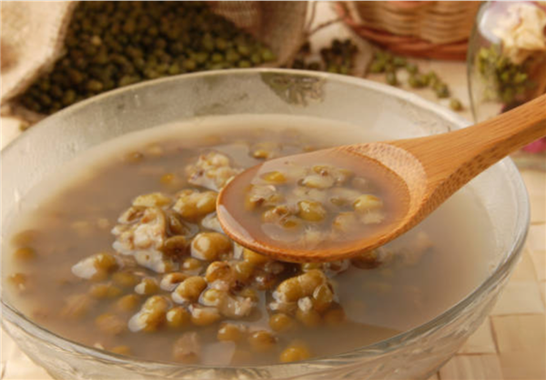 對著12306公眾號發(fā)瘋 真能讓你候補(bǔ)到車票嗎