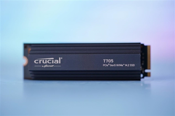 狂飆14500MB/s！英睿達(dá)T705 PCIe 5.0 SSD圖賞