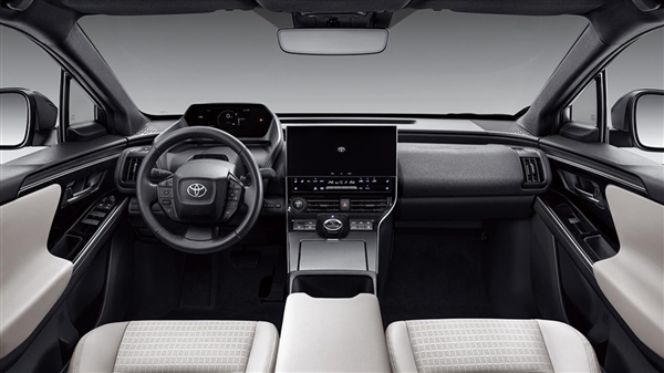 售17.98萬(wàn)元起：廣汽豐田新能源品牌“鉑智”首款純電車(chē)型發(fā)布