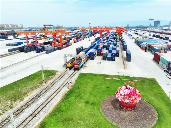 9908公里！全程時刻表中歐班列10天將中國新能源車運到德國