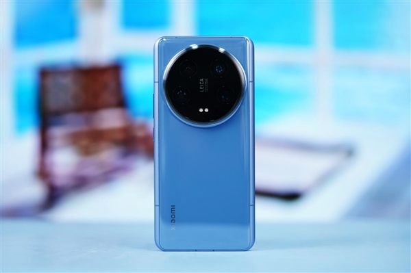 小米2024開(kāi)年最強(qiáng)旗艦！小米14 Ultra龍晶藍(lán)影像套裝圖賞