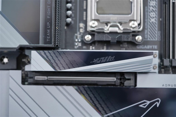 AI自動超頻！技嘉X870E AORUS MASTER超級雕主板圖賞