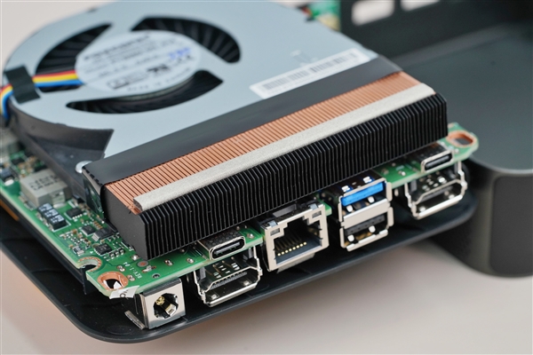 僅巴掌大小的桌面神器！小米迷你主機圖賞