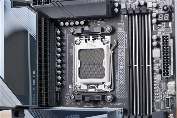 AI自動超頻！技嘉X870E AORUS MASTER超級雕主板圖賞