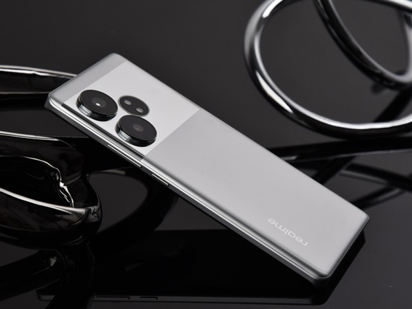 最香的驍龍8s Gen3手機(jī)！真我GT Neo6上手：質(zhì)價(jià)比拉滿