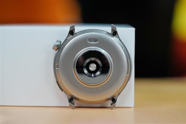 血壓測量軟件獲醫(yī)療器械認證！華米Amazfit Balance手表圖賞