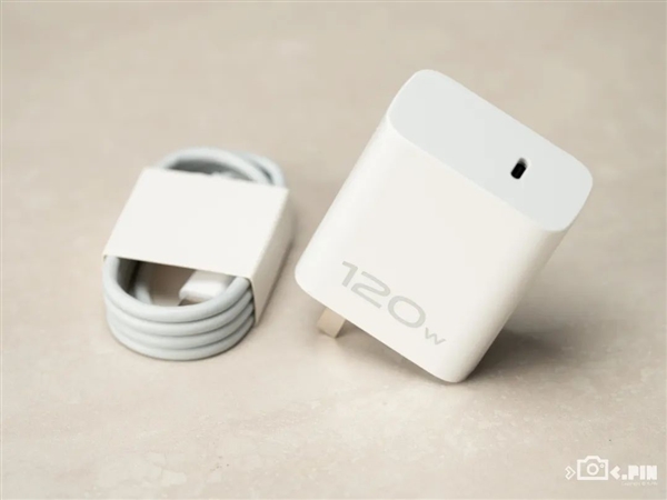 起售價(jià)不變 iQOO把標(biāo)準(zhǔn)版升級(jí)成了Pro