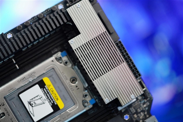 36相極致供電！華碩Pro WS TRX50-SAGE WIFI主板圖賞